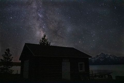 shed and stary night sky
